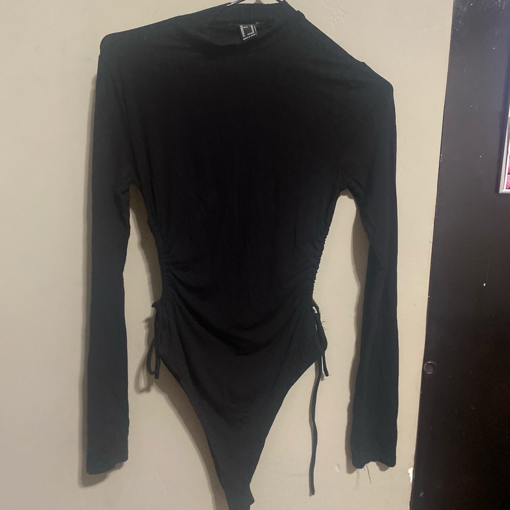 FOREVER 21- BLACK BODYSUIT